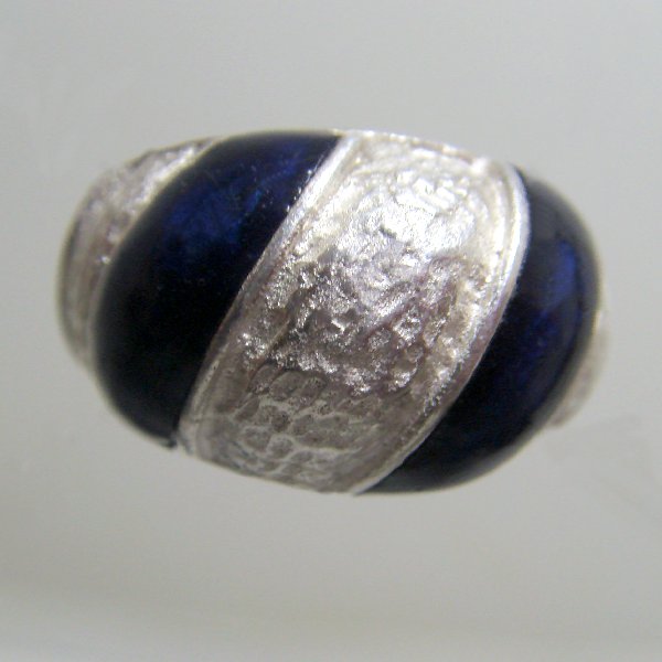 (r1242)Silver ring with blue enamel.